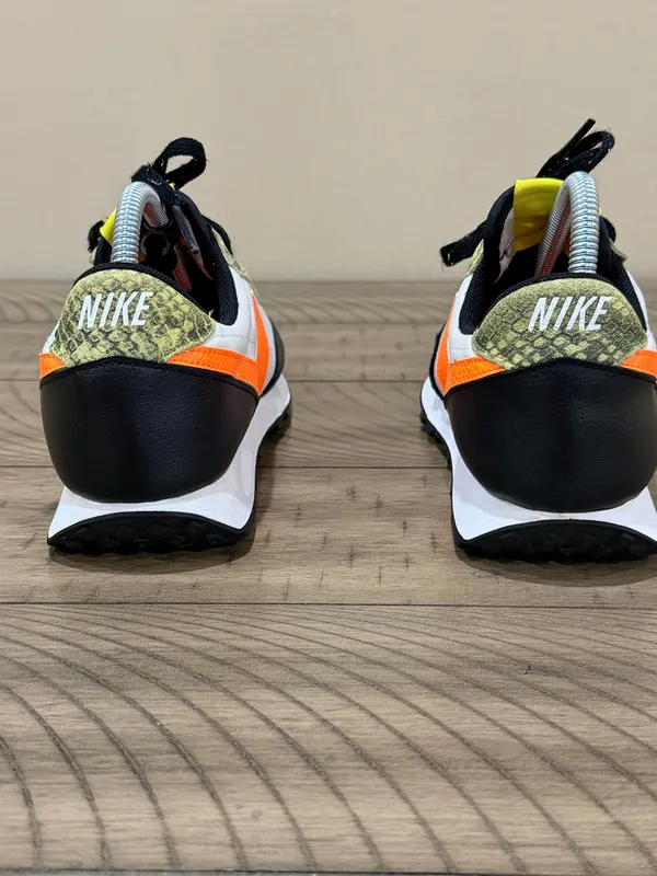 Woman Size 8 Nike Shoe - Image 3