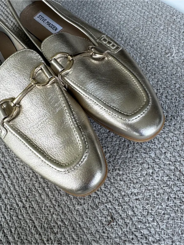 Steve Madden Carrine Metallic Gold Leather Loafers Goldtone Horsebit Buckle 9.5 - Image 5