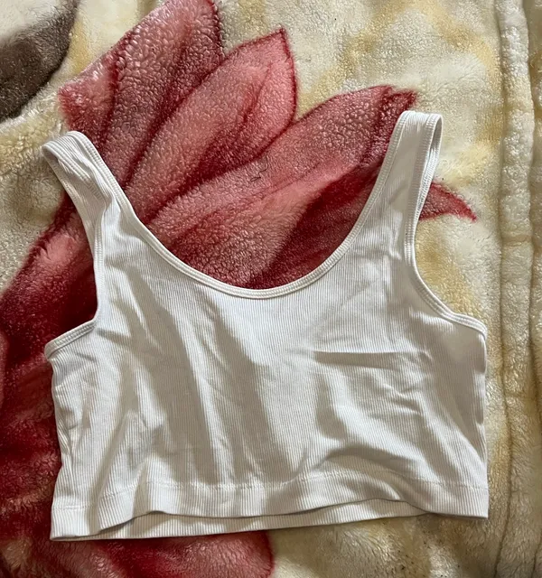 Divided Medium White Ribbed Cropped Tank Top - Image 2