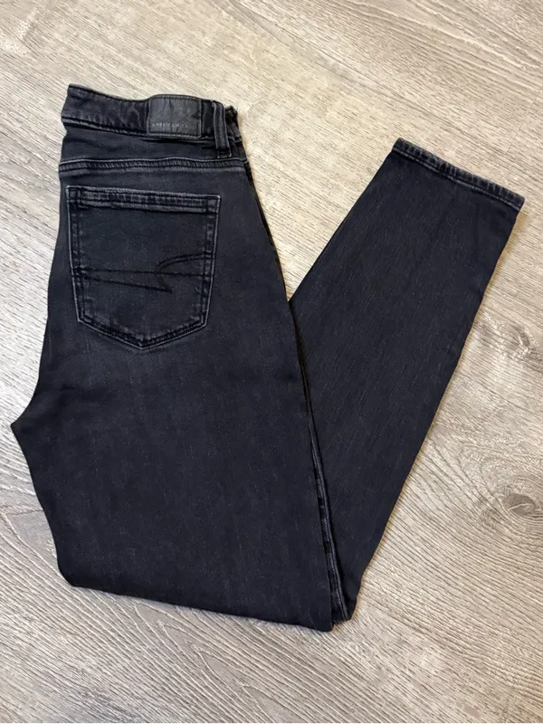 •AMERICAN EAGLE• MOM JEANS - Image 3