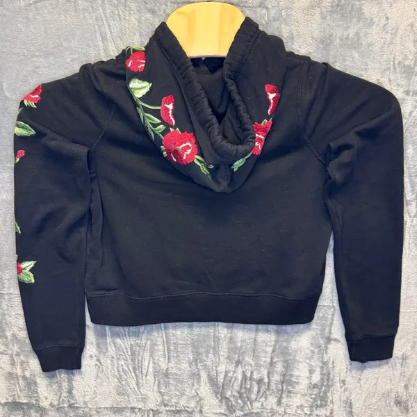 2008 | Hollister Y2K Floral Rose Embroidered Cropped Hoodie Sweatshirt Black XS‎ - Image 2