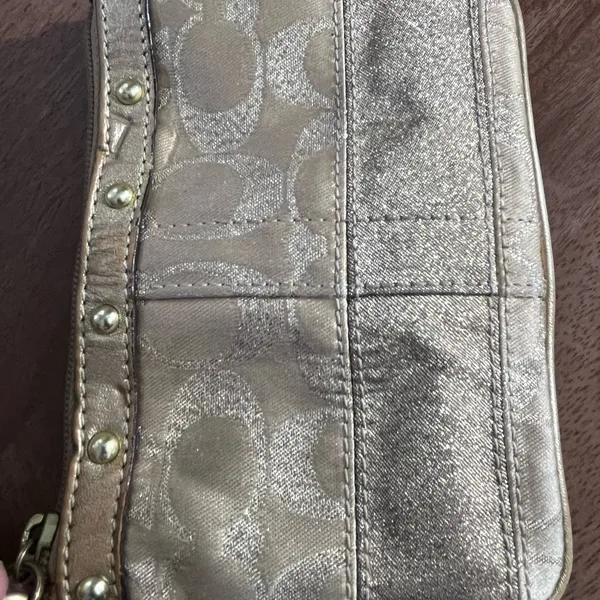 Coach vintage wristlet. Gold w/gold glitter/sparkles - Image 5