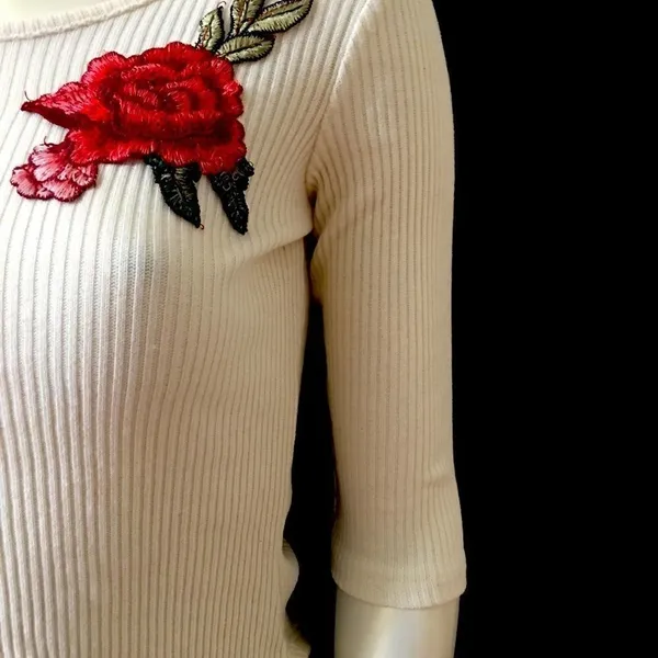 La Gypsy Thick Ribbed embroidered Rose sweater‎ - Image 5