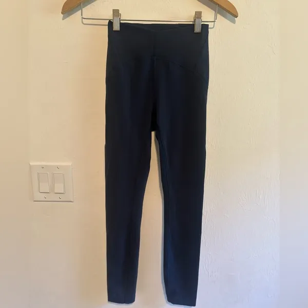 Lululemon‎ Instill High-Rise Tight 25" in True Navy Sz 2 - Image 3