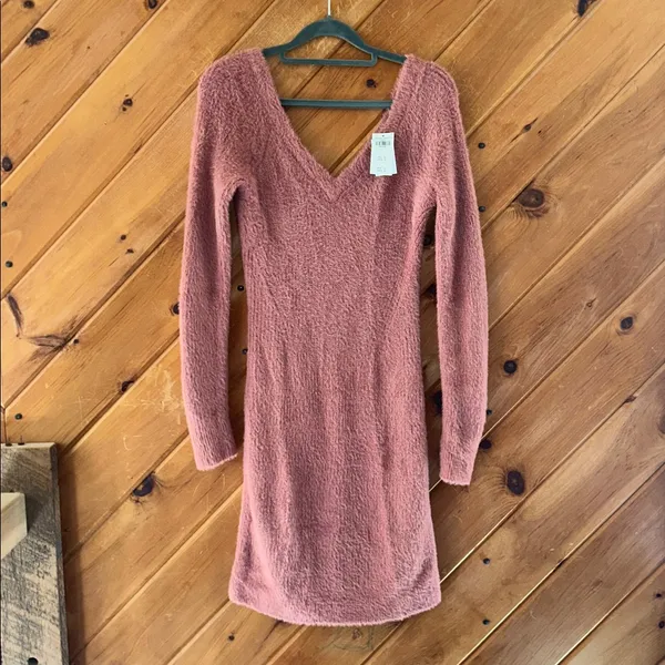 Abercrombie & Fitch V-Back Fuzzy Sweater Dress in dusty pink NWT - Image 2