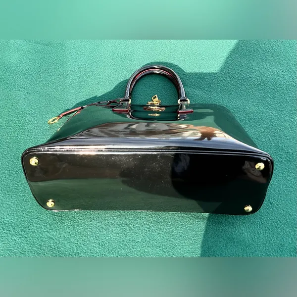 The MOST ELEGANT PRADA bag on PLANET 🌹🌹 - Image 11