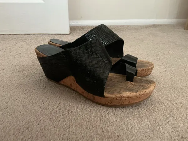 Donald Pliner Asymmetric Cork Wedge Sandals- Black- Sz 8.5 - Image 5