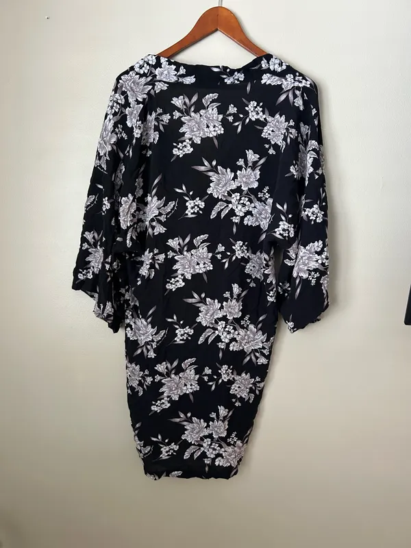 Spiritual Gangster black and white floral kimono - Image 8