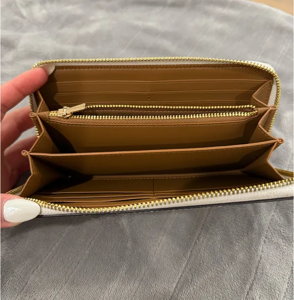 White Coach Wallet - Image 3
