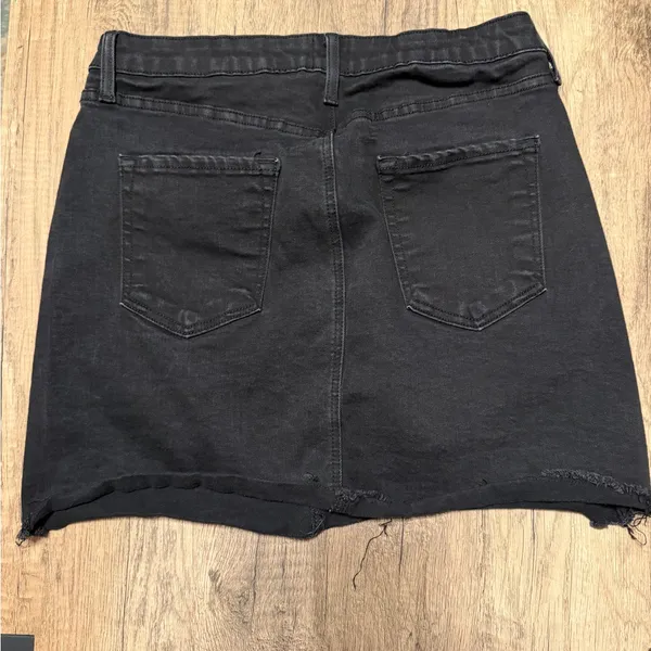 Just Black Denim Black Mini Skirt Size Large Distressed Raw Hem Stretch - Image 3