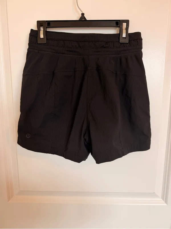 Lululemon Dance Studio High-Rise Short 3.5" Size 2 - Image 4