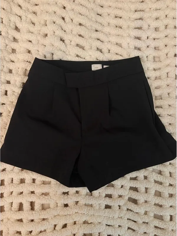 Target Women's Black Shorts - Image 2