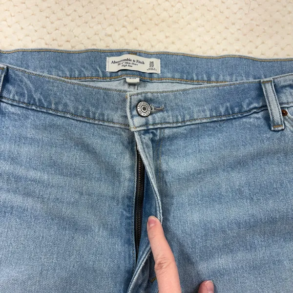 Abercrombie & Fitch The 4" High Rise Mom Short Distressed Cutoff Denim Plus Size - Image 2