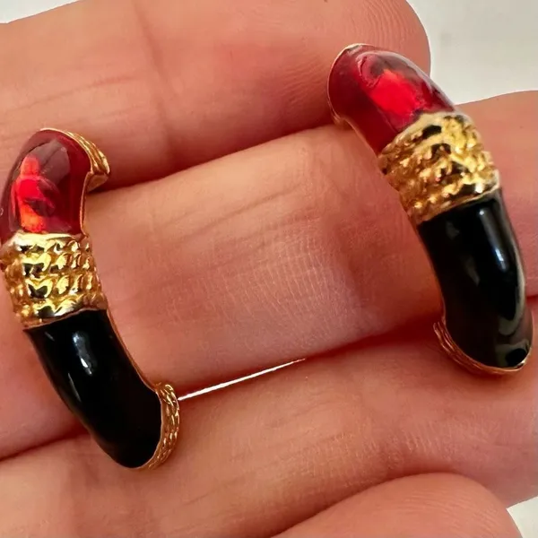 Red black and gold tone half hoop earrings - Image 3
