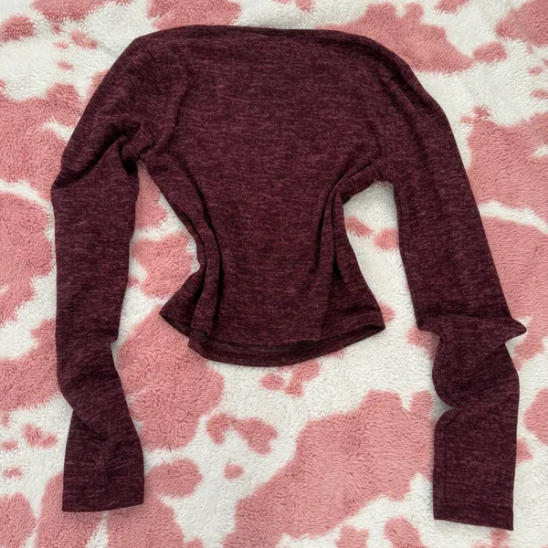 Viral Y2K Burgundy Scoop Neck Button Crop Top – Snatching Fit ❤️‍🔥 - Image 3