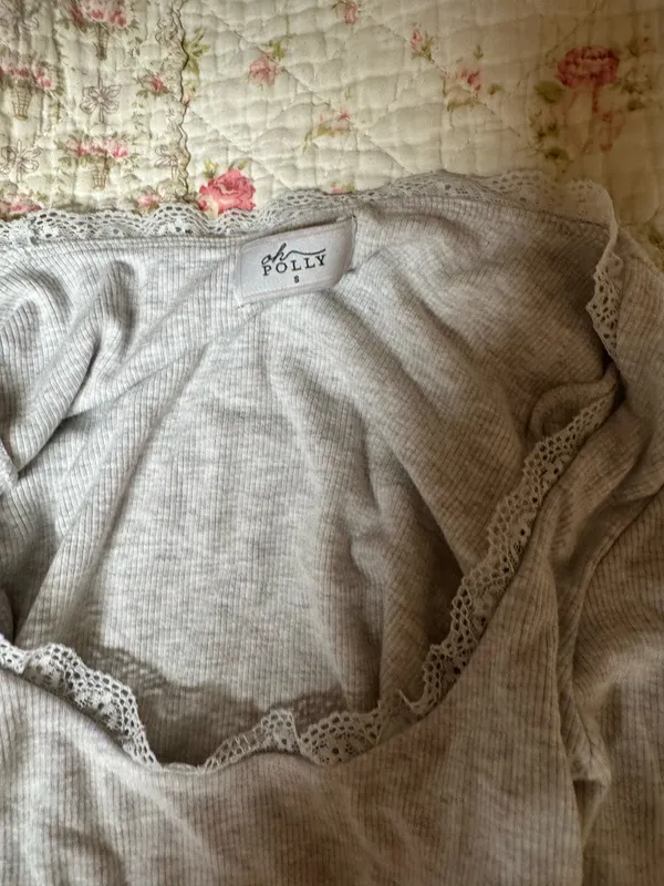 gray lace scoop long sleeve cropped - Image 2