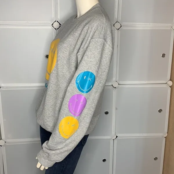 Smiley World Gray Winky Face Pullover Sweatshirt Size Medium - Image 6