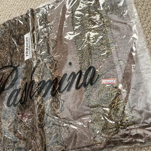 NEW Pashmina Scarf Wrap Tassles Tan Black 55% Pashmina 45% Silk SEALED - Image 4