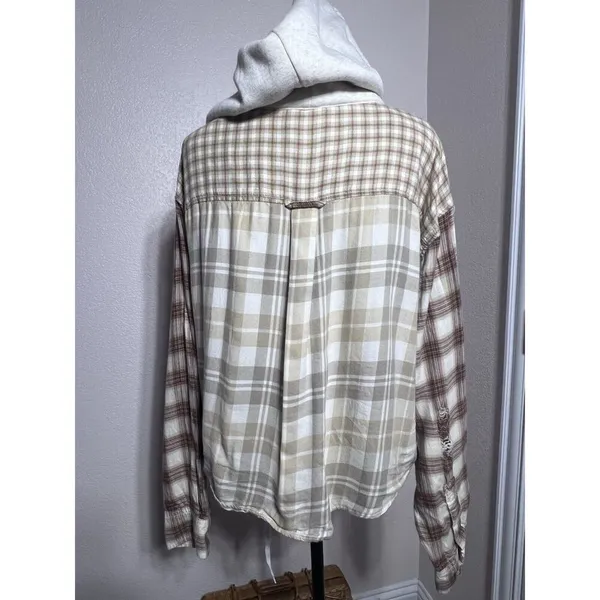 American Eagle Cropped Hooded Farmcore Plaid Brown Tan Flannel Shirt Size L - Image 3