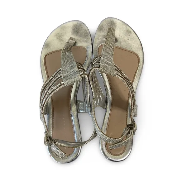 Dream Pairs Thong Sandals - Image 2