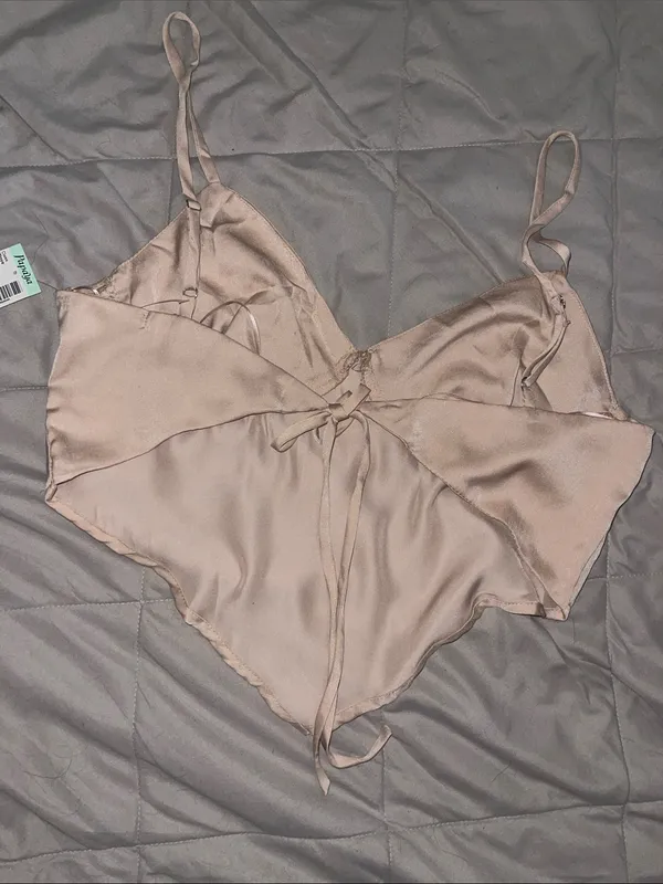 Paper Crane Papaya Champagne Satin Handkerchief Hem Crop Top M - Image 4