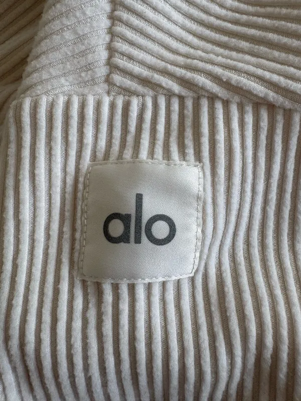 Alo Yoga Ivory Muse Set - Image 8