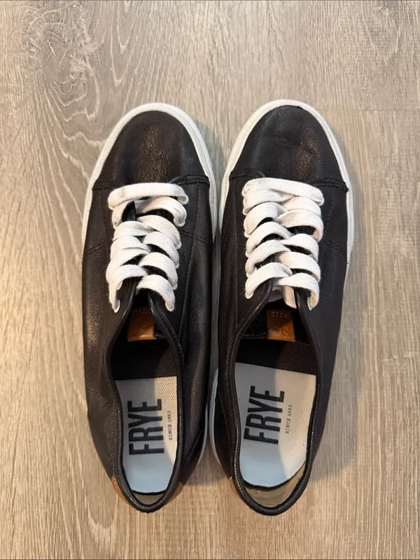 Frye Gia 8M Women’s Black Leather Low-Top Casual Sneakers with White Laces - Image 2