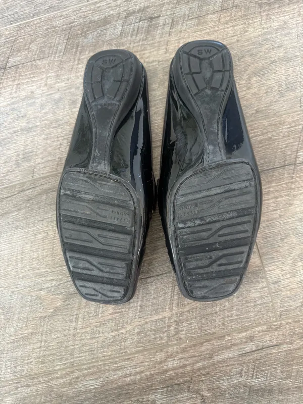 Stuart Weitzman Black Patent Mules Size 6.5 - Image 3