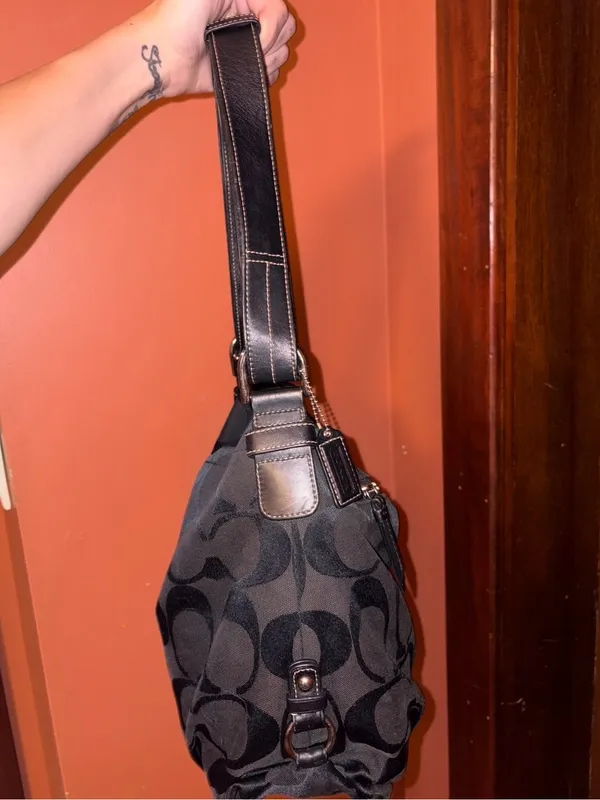 Coach Black Signature Canvas Shoulder Bag - Image 5