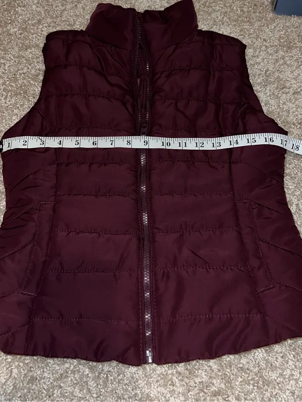 Aeropostale Women's Burgundy Quilted Puffer Vest - Image 4