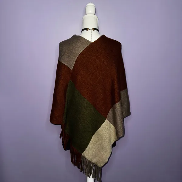NEW Boutique Color Block Poncho with Fringe - Image 8