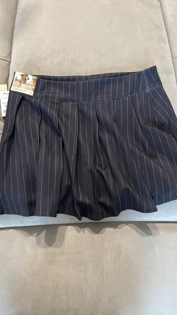 Sincerely Jules Gray and white pinstripe skirt - Image 3