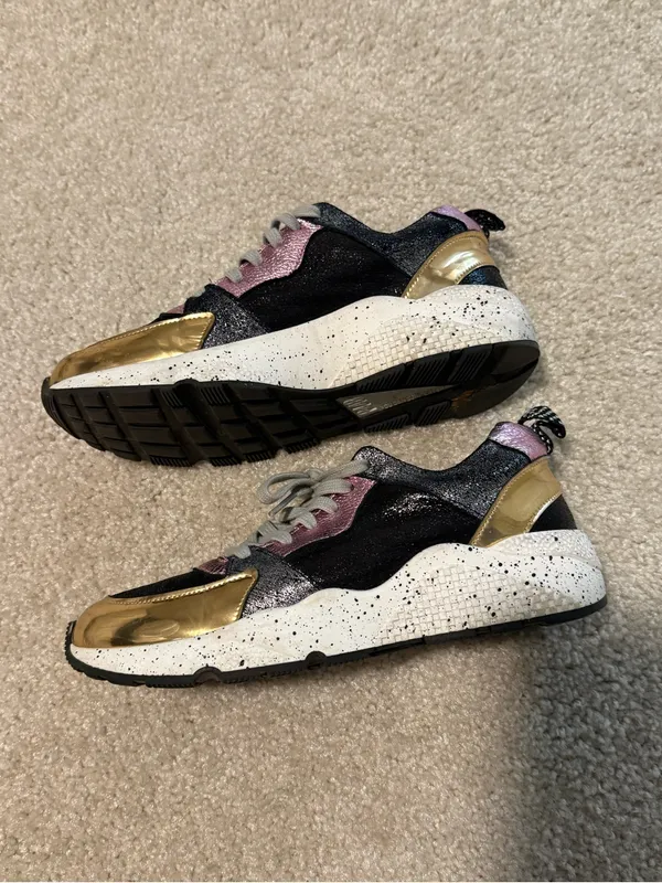 P448 Women's Black Sneakers with Gold Toe & Pink Trim - Image 4