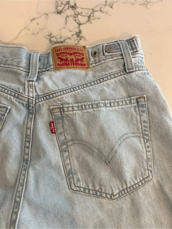 Levi’s Women’s Cinch Baggy size 28 - Image 5