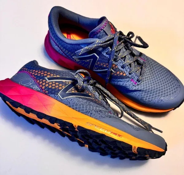 New Balance Women's Running Athletic Sporty Two Color Logo Sneakers NWOT - Image 3