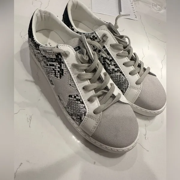 NEW Vintage Havana Python Star Fashion Sneakers - Image 2