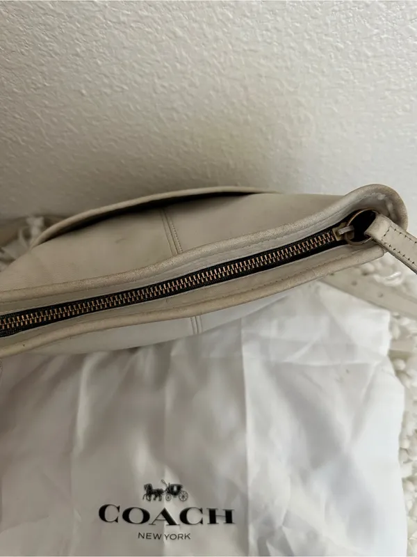 Vintage COACH Maggie Leather Bucket Bag in Rare Bone Ivory Crossbody 0137-039 - Image 6