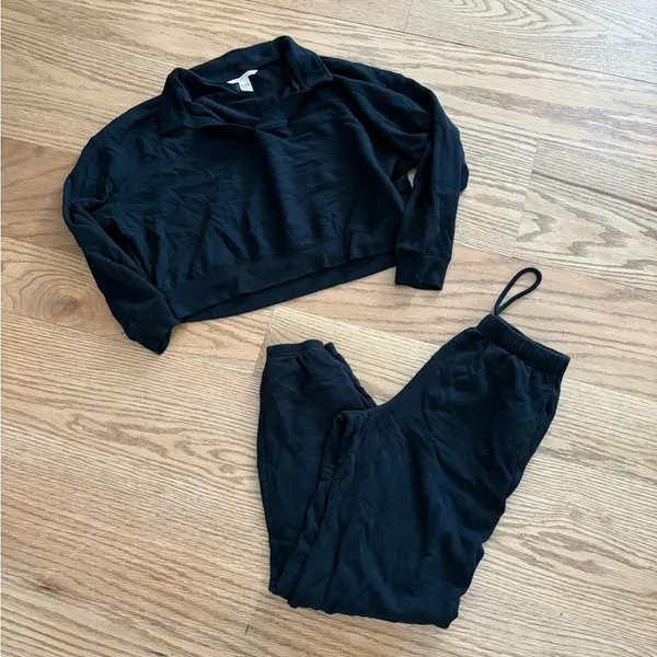 Victoria’s Secret Lounge set - Image 2