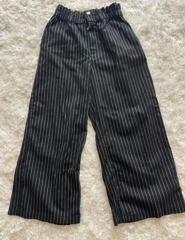 Hollister Ultra High-Rise Pin stripe Wide-Leg Pants and Cute Summer crop top - Image 4