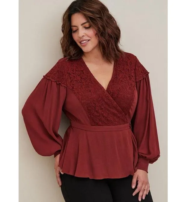 Torrid Crinkle Gauze Lace Inset Surplice Top Blouse Women’s Sz 1 1X/14-16 Red - Image 3