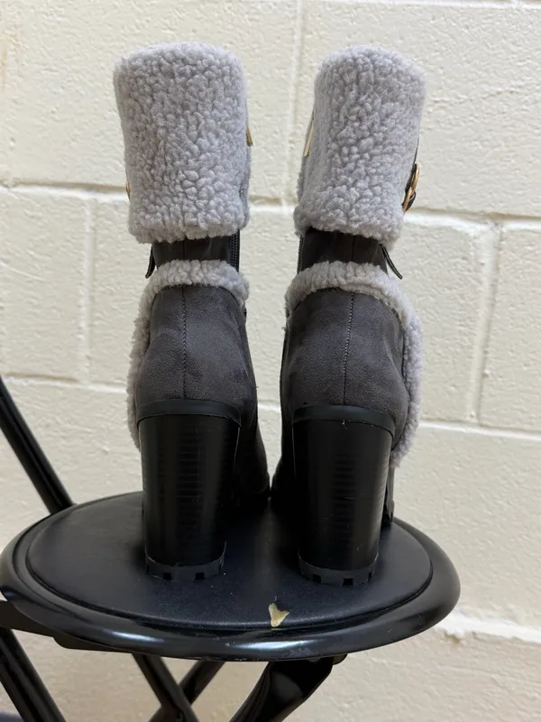 ZBY winter boots Gray Size 8.5 - Image 2