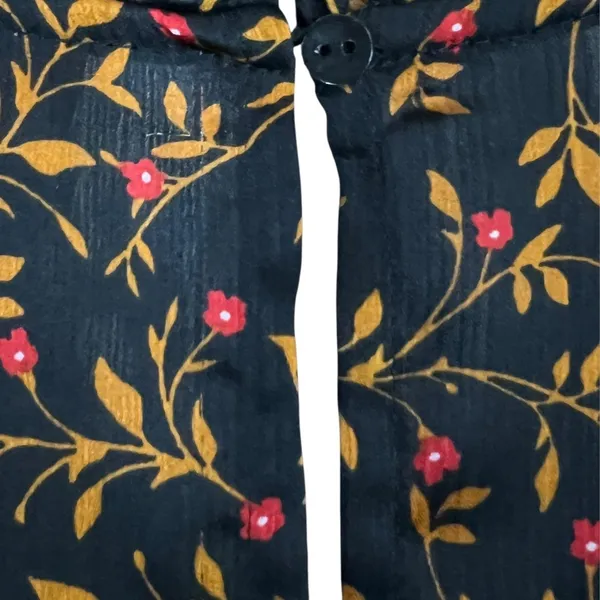 OLD NAVY Women's Black Floral Ruffle Flutter Sleeve Smocked Top - Size 1x - Image 6