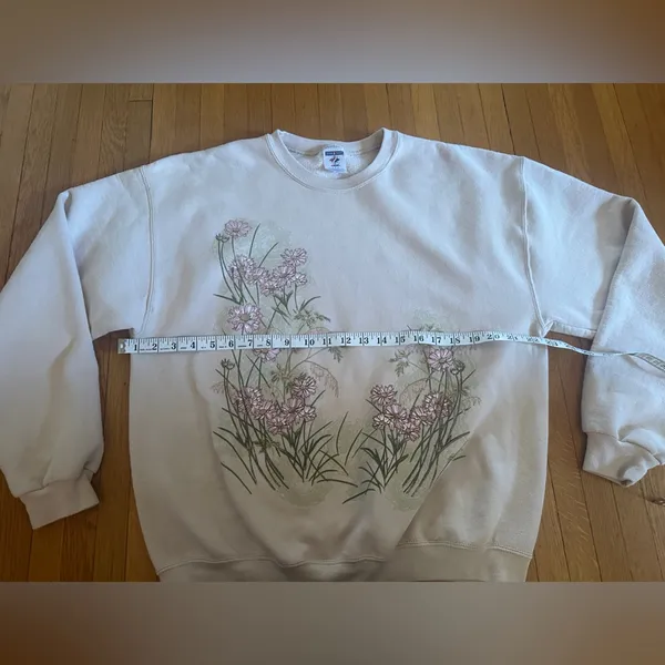 Jerzees Vintage Bleeding Heart Beige Sweatshirt, Size L - Image 4