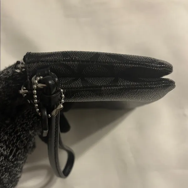Coach Double Corner Zip Signature Wristlet Black EUC - Image 11