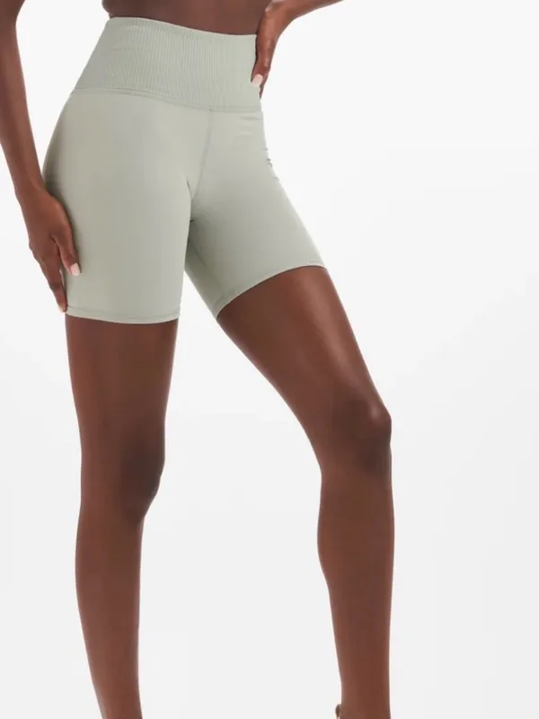 Vuori Women’s Rib Studio Bike Short High Waist Light Grey Size Small - Image 4