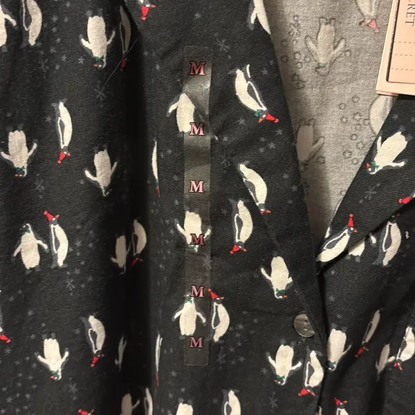 Victoria's Secret Black and White Patterned women,s nightshirt - Image 5