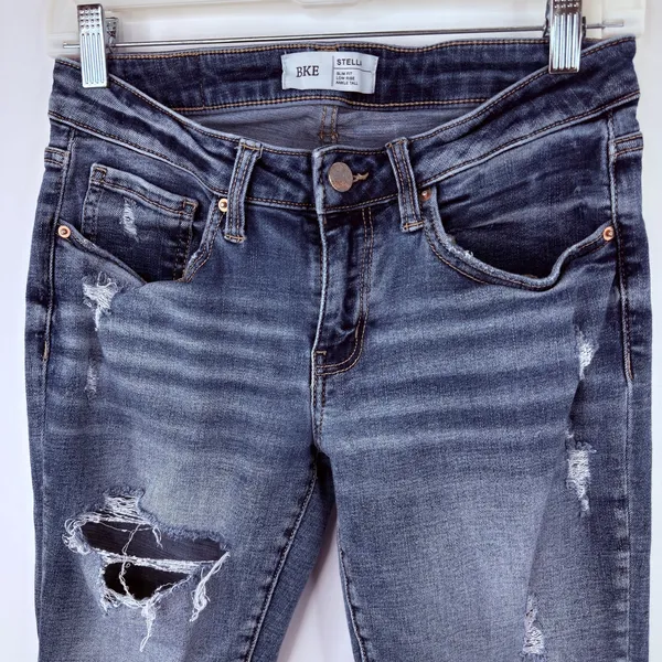 BKE Women's Stella Distressed Slim Fit Low Rise Ankle Jeans Size 28 - Image 2
