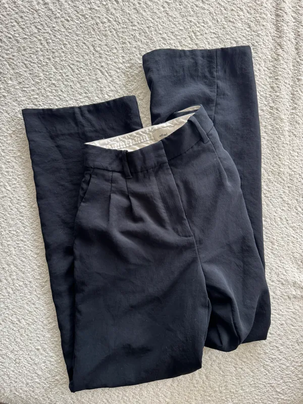Aritiza Black Trousers Size 4 - Image 2