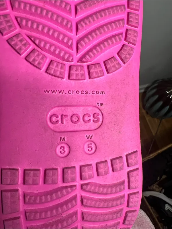 CROCS Kids Classic Clog in Vibrant Hot Pink - Image 7