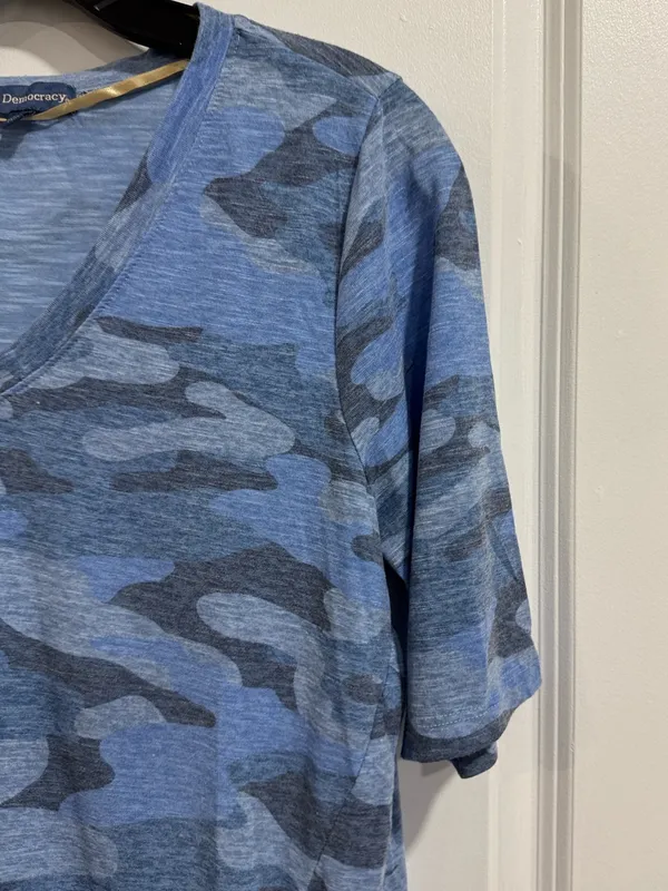 Democracy Blue Camo V-Neck Side Tie Hem Top M - Image 5